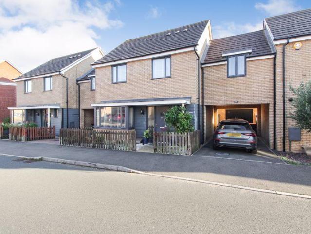 4 bedroom link detached house for sale