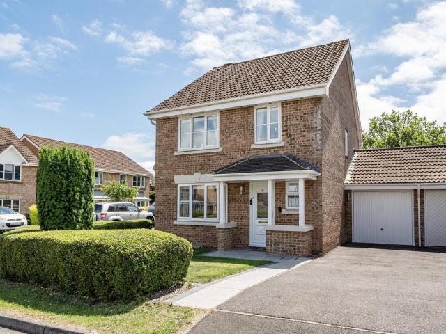 4 bedroom link detached house for sale