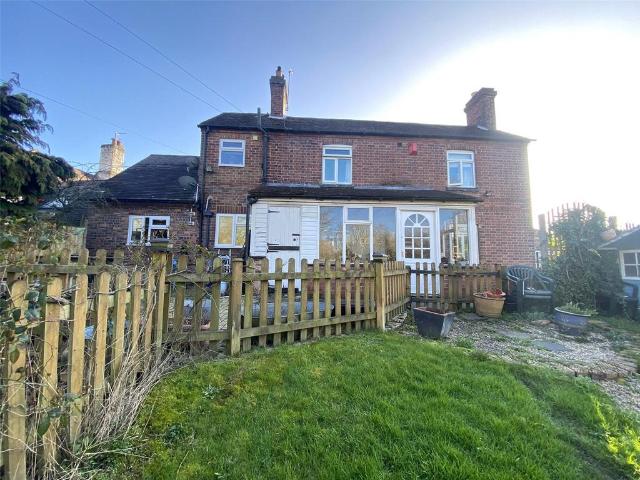 4 bedroom link detached house for sale