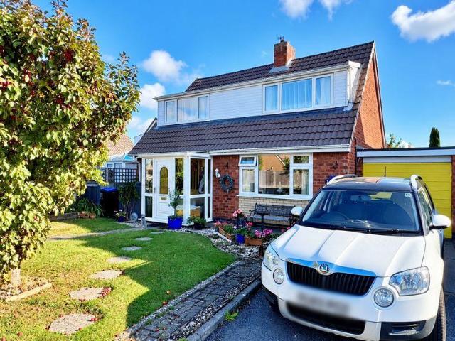 4 bedroom link detached house for sale