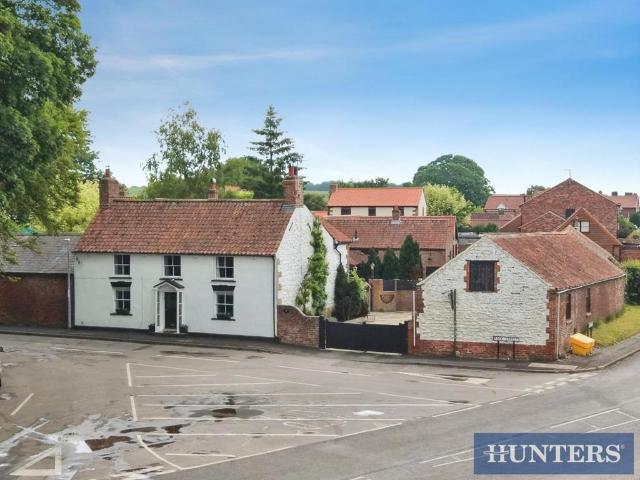 4 bedroom link detached house for sale