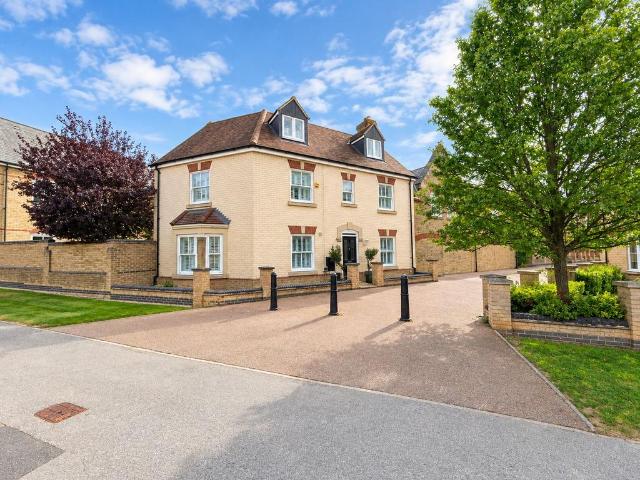 4 bedroom link detached house for sale