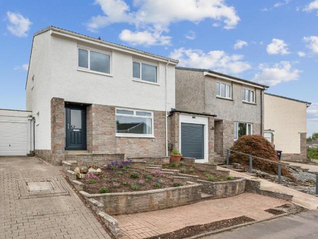 4 bedroom link detached house for sale