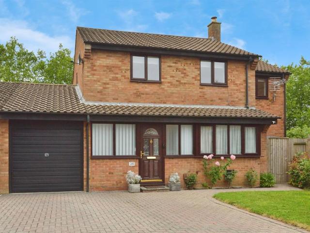 4 bedroom link detached house for sale