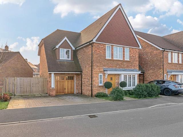 4 bedroom link detached house for sale