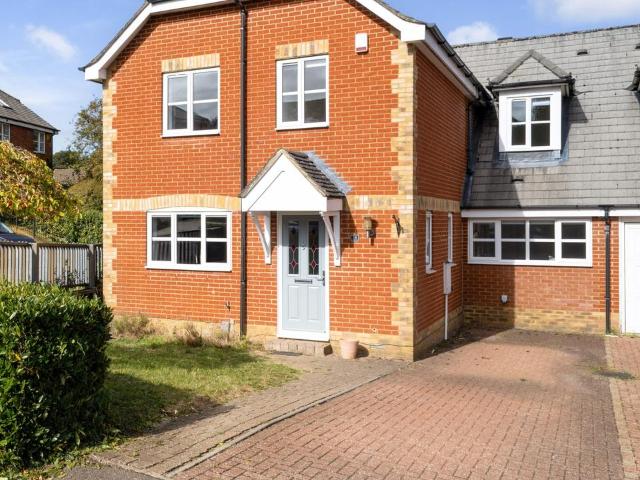 4 bedroom link detached house for sale