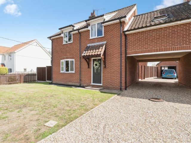 4 bedroom link detached house for sale