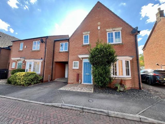 4 bedroom link detached house for sale