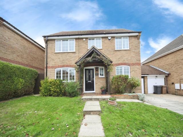 4 bedroom link detached house for sale