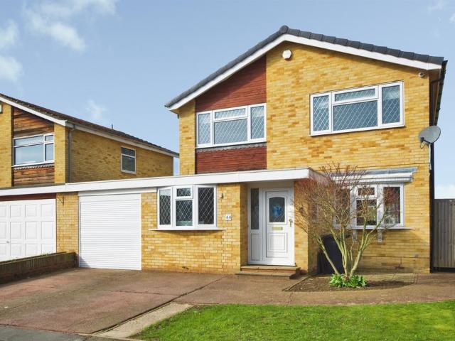 4 bedroom link detached house for sale