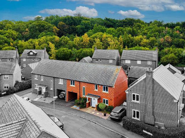 4 bedroom link detached house for sale