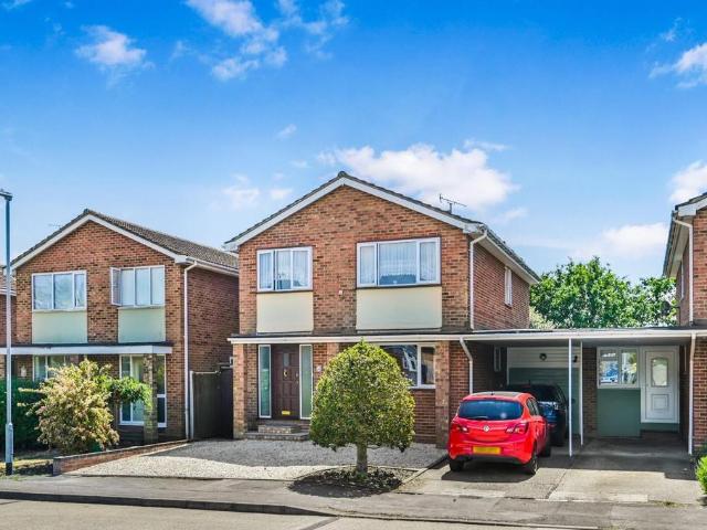 4 bedroom link detached house for sale