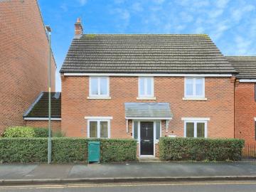 4 bedroom link detached house for sale