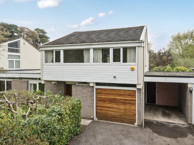 4 bedroom link detached house for sale
