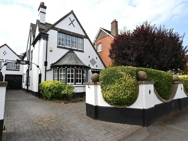 4 bedroom link detached house for sale