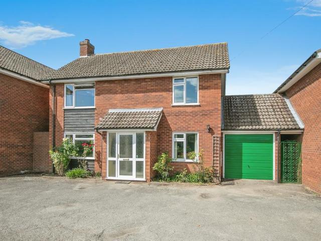 4 bedroom link detached house for sale