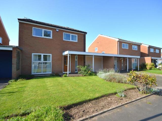 4 bedroom link detached house for sale