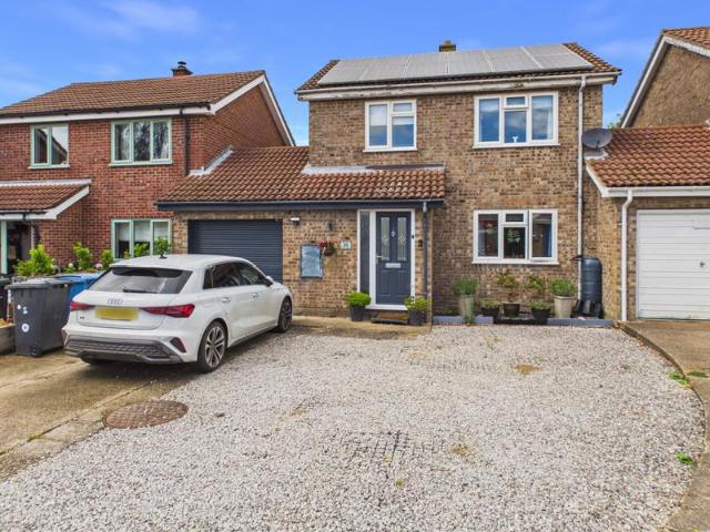4 bedroom link detached house for sale