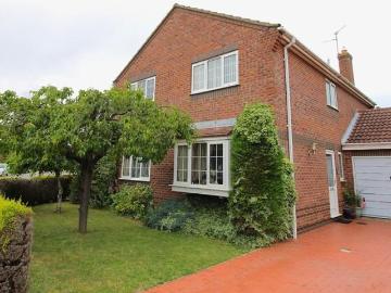 4 bedroom link detached house for sale