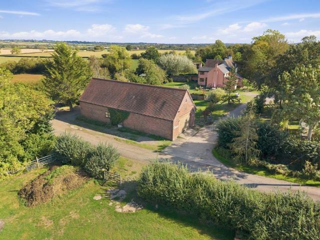 4 bedroom link detached house for sale