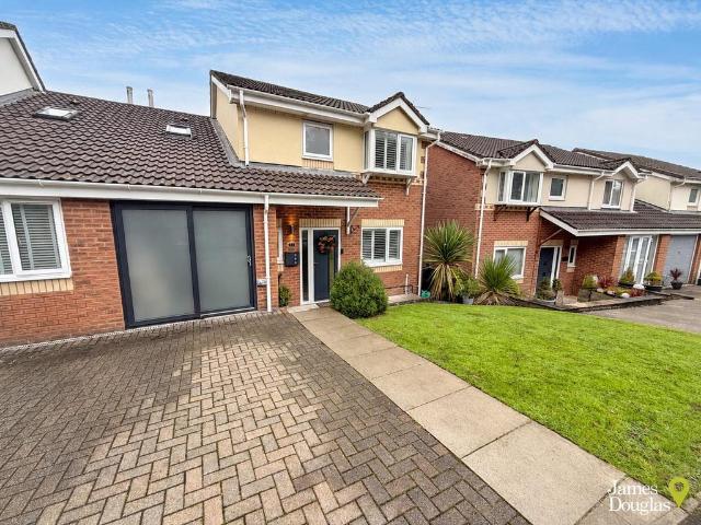 4 bedroom link detached house for sale