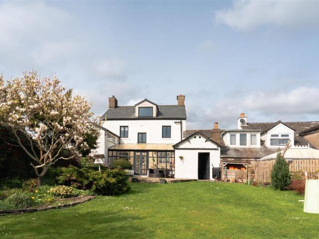4 bedroom link detached house for sale