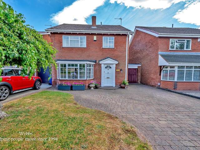4 bedroom link detached house for sale