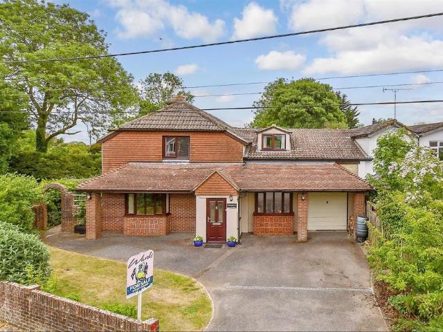 4 bedroom link detached house for sale