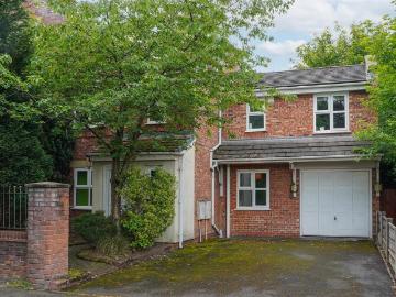 4 bedroom link detached house for sale