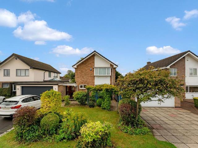4 bedroom link detached house for sale