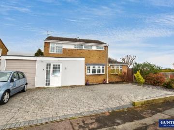 4 bedroom link detached house for sale