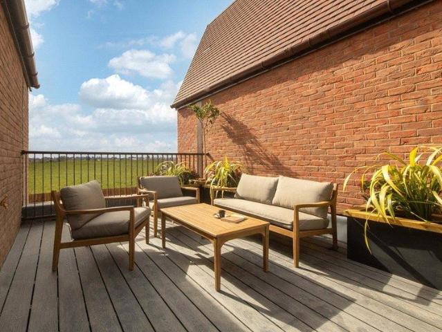 4 bedroom link detached house for sale