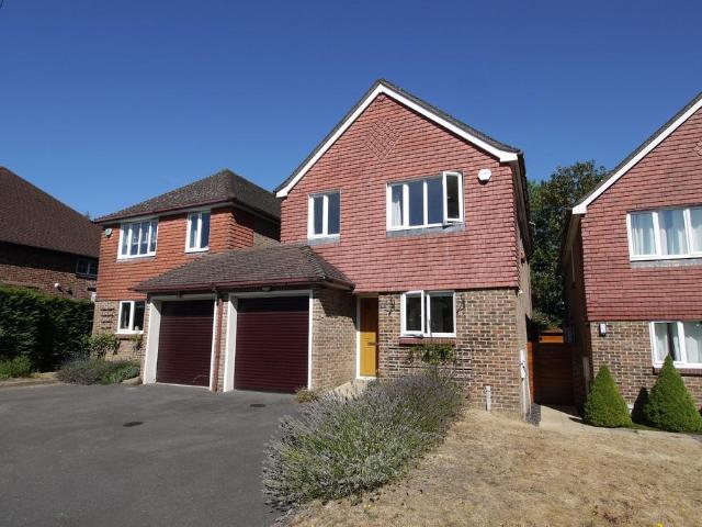 4 bedroom link detached house for sale