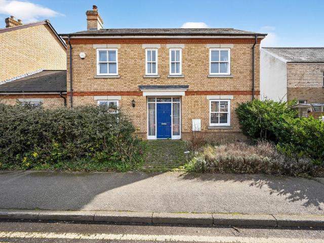 4 bedroom link detached house for sale