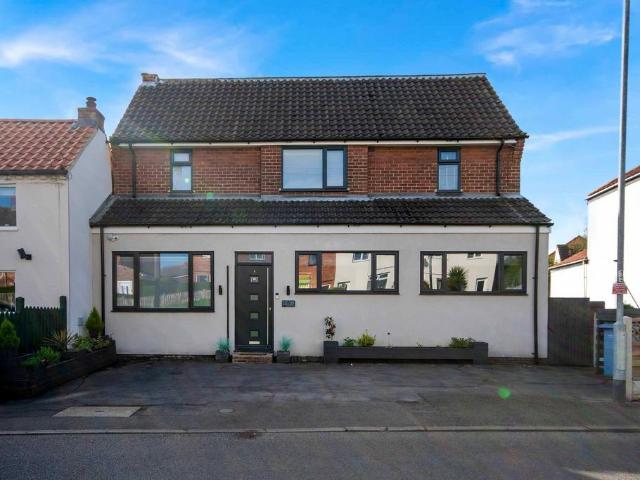 4 bedroom link detached house for sale