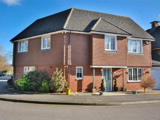 4 bedroom link detached house for sale