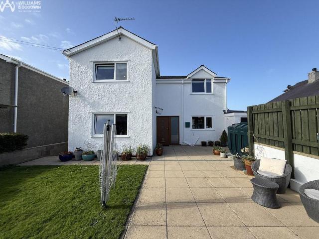 4 bedroom link detached house for sale