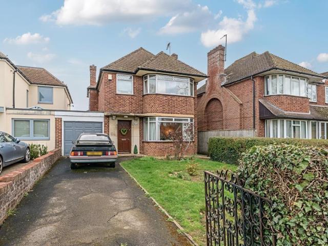 4 bedroom link detached house for sale