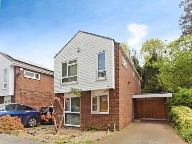 4 bedroom link detached house for sale