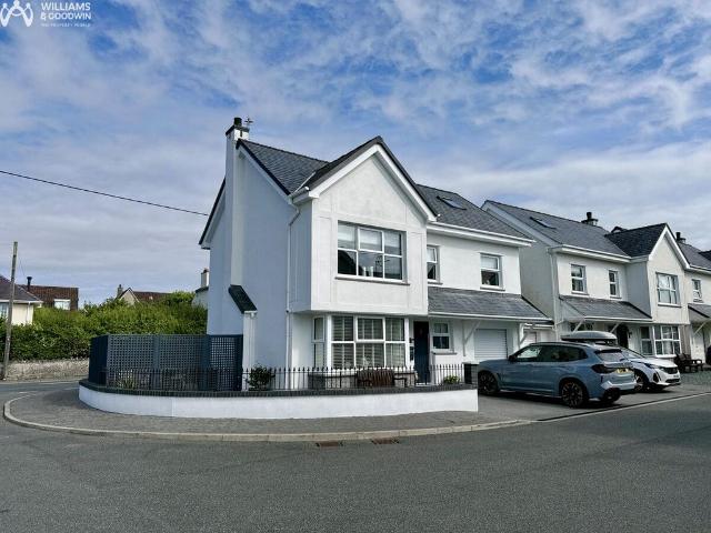 4 bedroom link detached house for sale