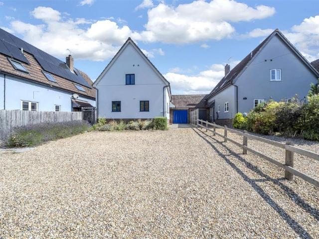 4 bedroom link detached house for sale