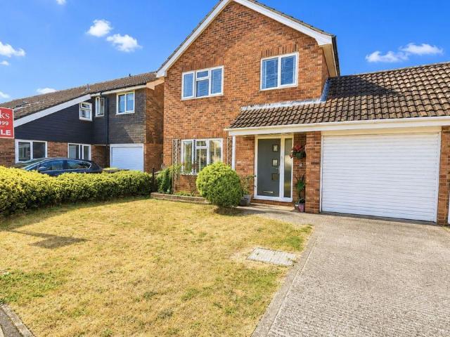 4 bedroom link detached house for sale