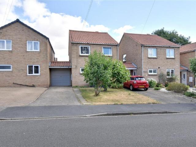 4 bedroom link detached house for sale