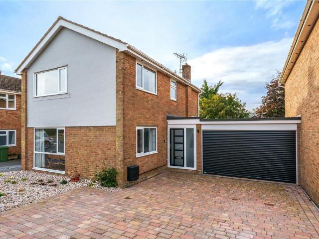 4 bedroom link detached house for sale