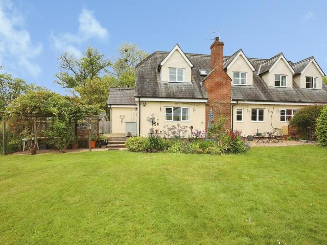 4 bedroom link detached house for sale