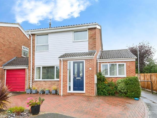 4 bedroom link detached house for sale