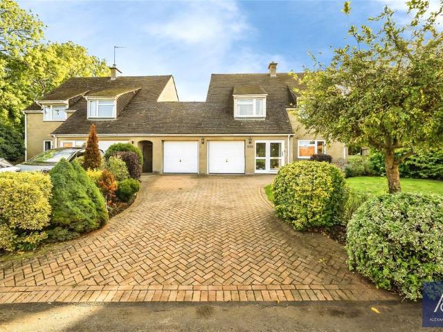 4 bedroom link detached house for sale