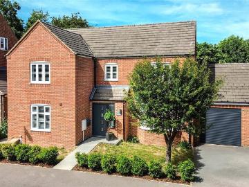 4 bedroom link detached house for sale