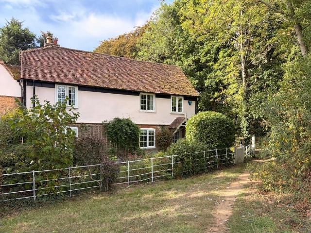 4 bedroom link detached house for sale