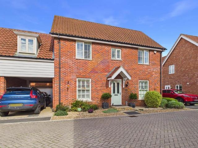 4 bedroom link detached house for sale